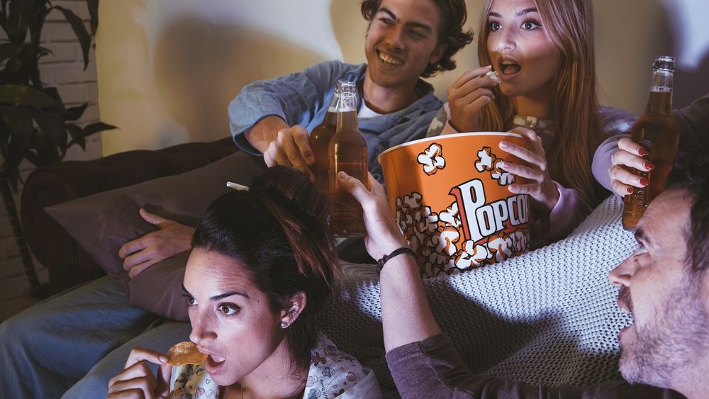 Hábitos de chilenos al ver TV: hasta la madrugada y prefieren noticiarios y series