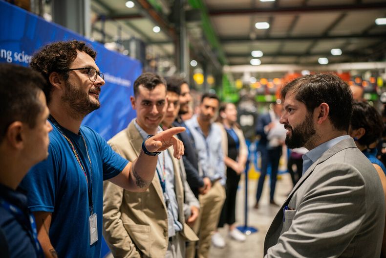 Gabriel Boric Font visita al Gran Colisionador de Hadrones .jpg