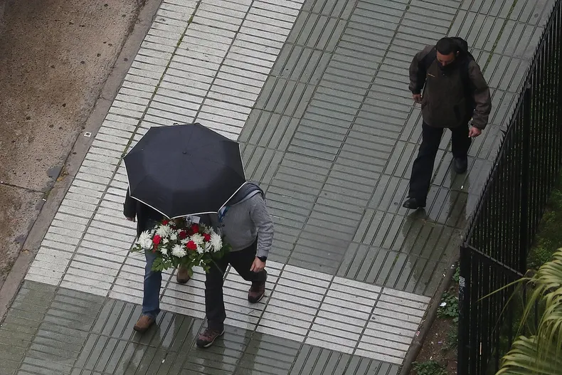 mujer cayo a un hoyo en via publica en antofagasta y sufrio estres postraumatico municipalidad debera pagarle 4 millones.webp