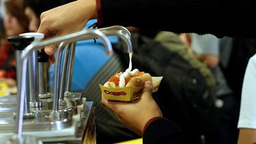 Restricciones a la Junaeb: Desde este mes ya no se puede comprar papas fritas ni bebidas con azúcar