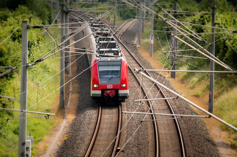 train g8630f1542_1280 1.jpg