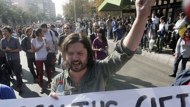 Gabriel Boric interpela al ministro Varela: Aunque le pese, seguiremos luchando para que la educación sea un derecho