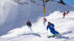 La Federación Internacional de Esquí y Snowboard publicó apela a la sostenibilidad para reducir la huella ambiental. En Chile, los centros de ski ya se adaptan. La Federación Internacional de Esquí y Snowboard publicó apela a la sostenibilidad para reducir la huella ambiental. En Chile, los centros de ski ya se adaptan.