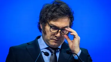 Milei enfrenta mayor crisis desde que asumió la presidencia: Confianza en el gobierno cae 13,6%, incidida por mujeres