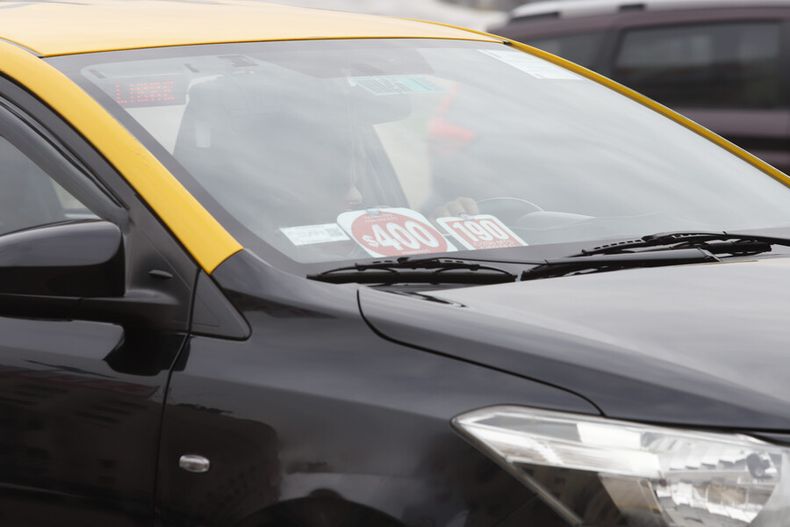 lanzan campana de fiscalizacion de taxis busque sello de seguridad con codigo qr en parabrisas.jpg