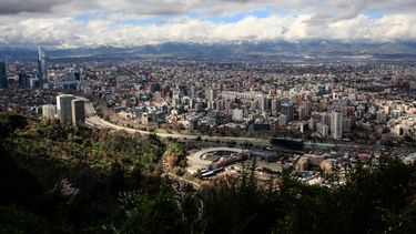 Descanso del intenso calor: Nubes en zona central y lluvia en varias regiones para hoy jueves