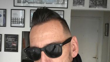 “Se te nota” de Juan Pablo Sutherland: Identidades en suspenso