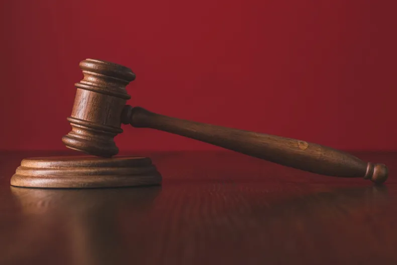 lo echaron sin indemnizacion por conducta imprudente tras causar lesion a un companero suprema ratifico despido.webp