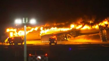 Choque de aviones en Japón: Confirman cinco fallecidos tras impacto y explosión en aeropuerto
