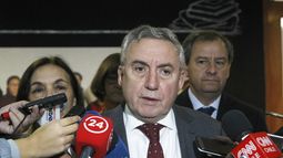 Rector Ennio Vivaldi solicitó a ministro Varela cambios legales para enfrentar acoso y violencia sexual