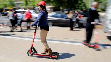¿Circula con scooter?: Use la vereda sólo si es menor de 14 años o acompaña a un menor