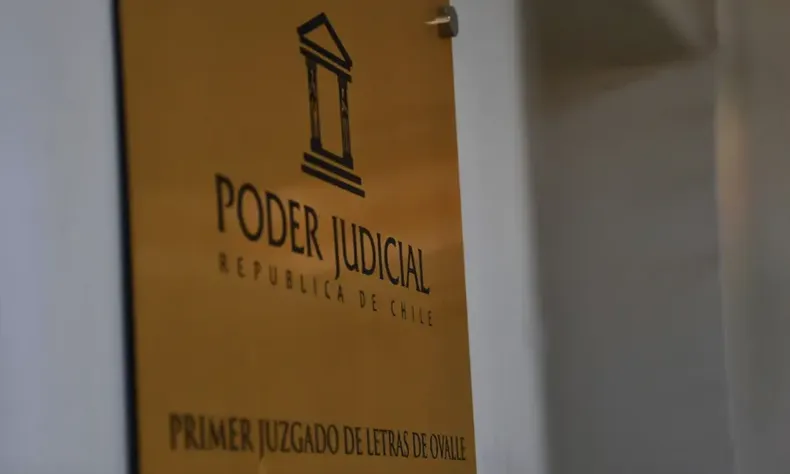 tenia 13 anos, conducia sin licencia y causo un choque  juzgado condena a su padre a pagar 27 millones a afectado.webp
