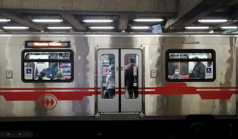15717 metro de santiago.webp