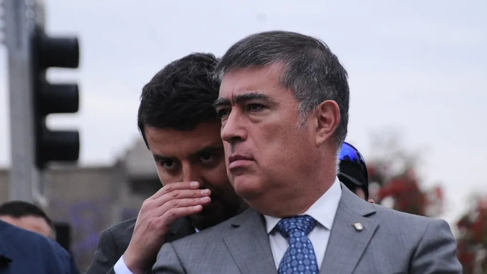 Contraloría oficia a Desbordes (RN) y a la superintendenta de Educación por ataque con bencina a profesoras del Instituto Nacional