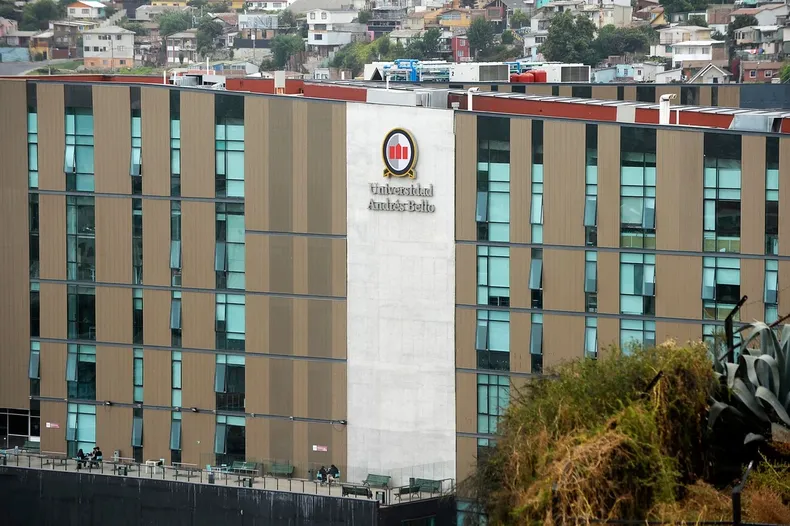universidad impidio toma de ramos a estudiante por deuda de 1 2 millones del cae suprema avalo la decision.webp