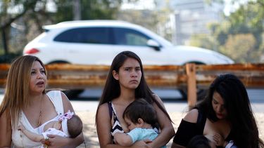 FOTOS| Las imágenes que dejó la Tetada por el respeto en respuesta a Patricia Maldonado