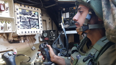 Aviones, químicos y software: Israel exhibirá armamentos bélicos en FIDAE pese a críticas