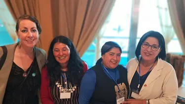 Con pescado seco al sol y choritos ahumados, pescadoras artesanales comparten tradiciones en Barco de la Paz de ONU