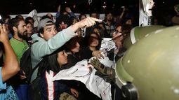 FOTOS Y VIDEO| Varios detenidos en protesta contra Reginato en cuenta pública de Viña del Mar