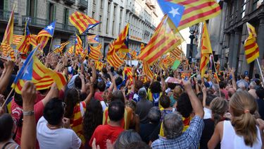 Las impresionantes diferencias entre las portadas del mundo y España sobre la jornada del referéndum en Cataluña