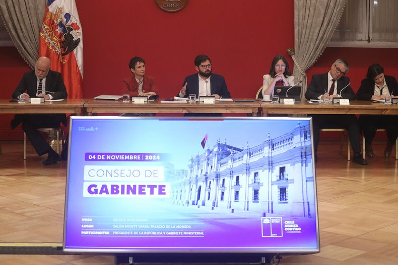 7258 gabinete.jpg