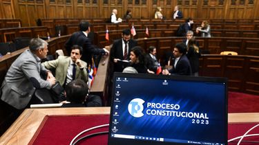 Revisa el primer borrador completo de la propuesta de Constitución