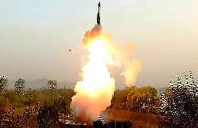 17393 guerra nuclear.webp