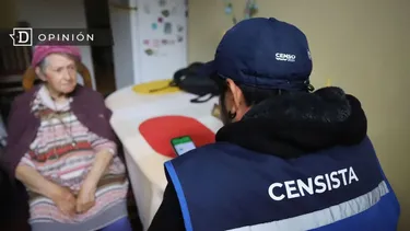 El Desconcierto | 14059 mujer de tercera edad siendo censada.webp