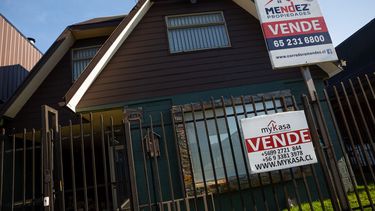Sueño de la casa propia: Tramitan proyecto que cubrirá 10% del pie en la primera vivienda