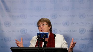 Bachelet y México firman acuerdo para buscar justicia en el caso de los 43 estudiantes de Ayotzinapa