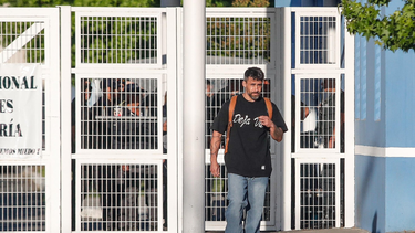 En completo silencio: Así fue la caótica salida de Jorge Valdivia tras 12 días en cárcel de Rancagua