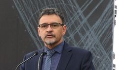 Exministro Salazar defiende el estallido social y recuerda que las demandas siguen vigentes