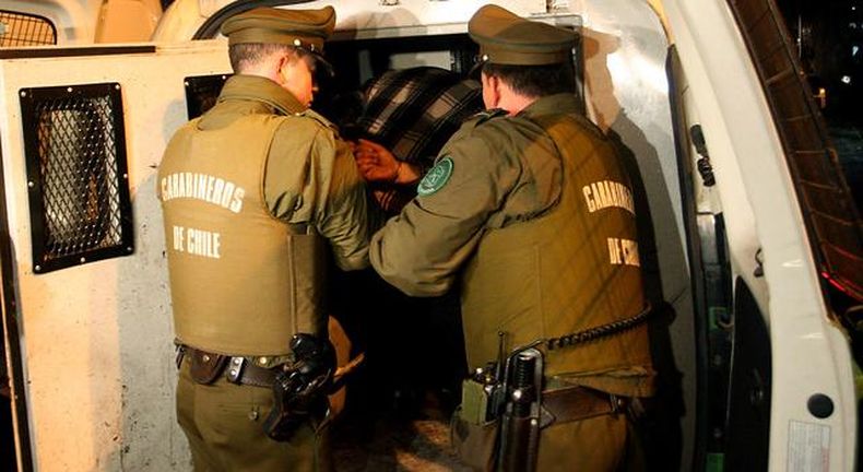 archivo detencion carabineros agencia uno.jpg