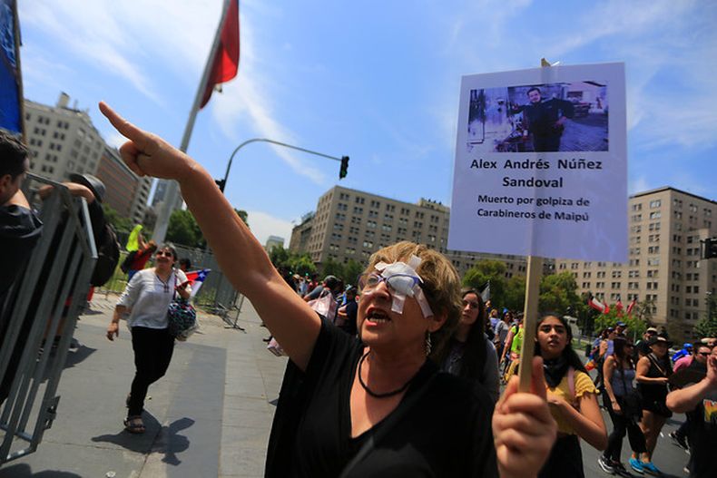 mujer represion.jpg