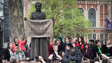Líder de las sufragistas es homenajeada con la primera estatua de una mujer en plaza del Parlamento británico