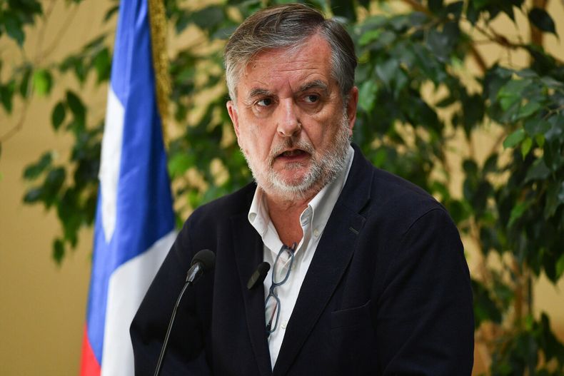 Emplazan a ministro Francisco Undurraga por supuesta corrupción en subsecretaría - Agencia Uno