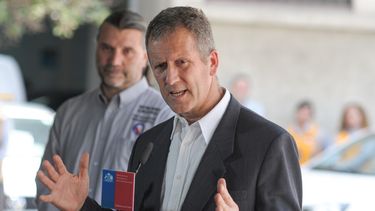 Ministro Muñoz pone fecha al alza del transporte y aclara: No será del orden de los $100