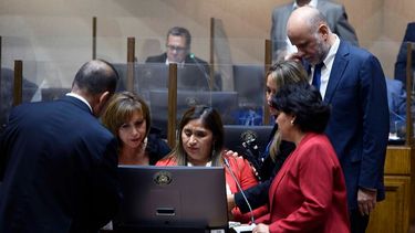 Senado respalda a Campillai: Condenan fuertes dichos de diputada Cordero sobre su ceguera