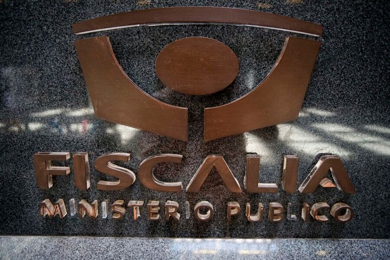 funcionarios de ministerio publico acusan a senador de querer instalar operadores politicos.jpg