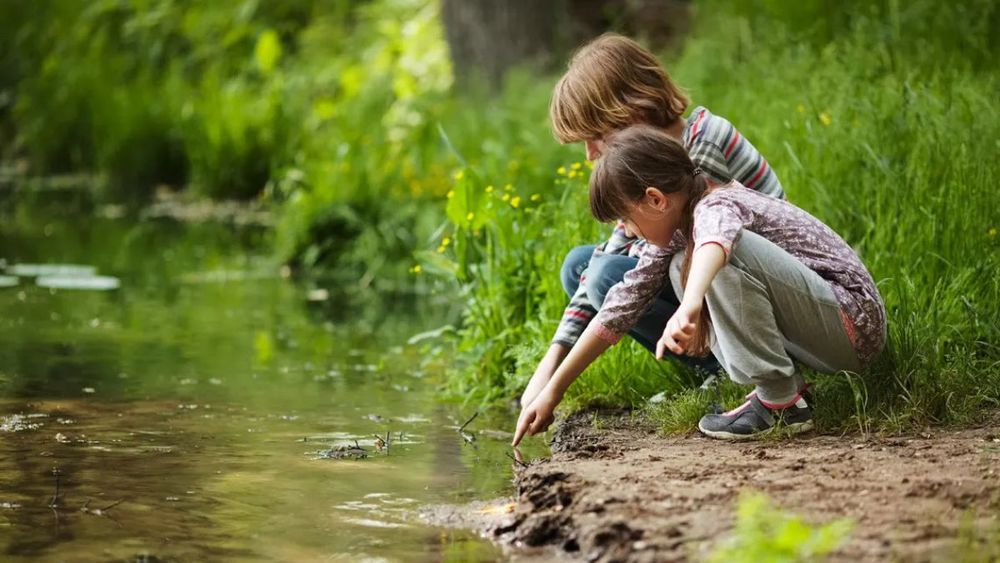 La académica Gabriela Riveros (UNAB), plantea que la temporada es una oportunidad para que las familias adopten prácticas de turismo sustentable con niños y niñas.