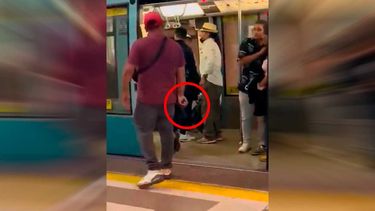 Sujeto que apuntó a pasajeros del Metro utilizó una pistola adaptada para disparar