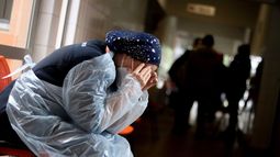 Funcionarios de Cesfam acuden a Corte por no tener guantes ni jeringas para atender a 148.000 vecinos