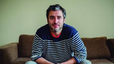 Javier Rebolledo revela detalles de su nuevo libro sobre los comunistas infiltrados en la PDI durante la dictadura