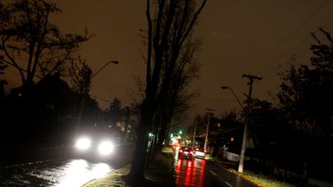 Cuéntate una de vaqueros: Más de 15.000 hogares sufren por corte de luz en Santiago tras lluvias