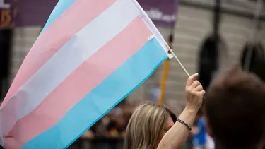 Temen persecución: La insistencia de la Contraloría por exigir datos sensibles de menores trans beneficiarios de programas de salud