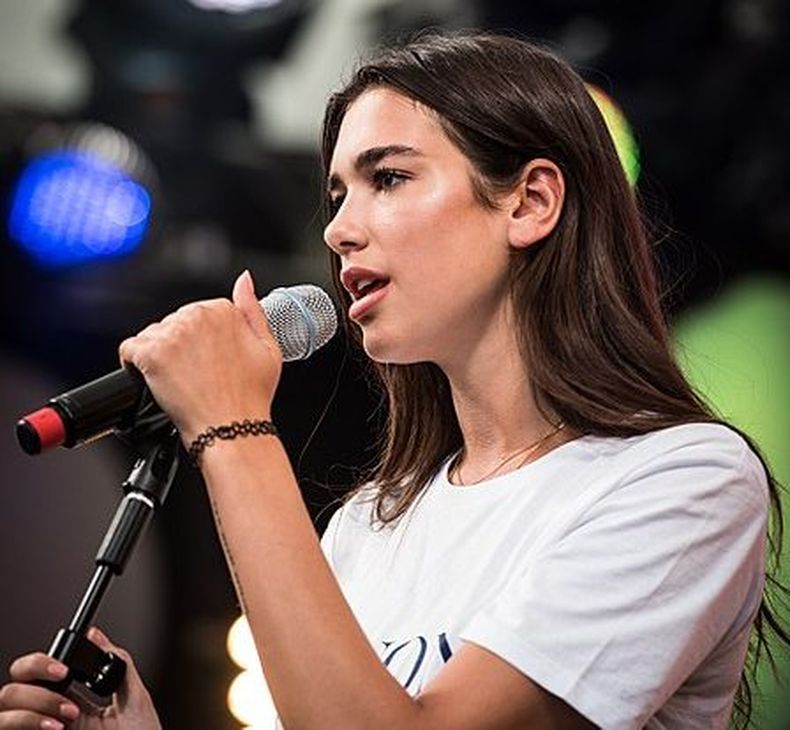 449px Dua_Lipa 0829 e1539355208225.jpg