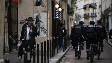 Violación colectiva de joven de 19 años en Francia moviliza a la policía: Registro de la agresión fue difundido en redes sociales