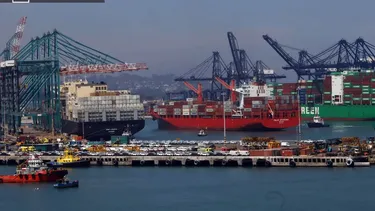 El Desconcierto | 29335 imagen de barcos con containers en un puerto.webp