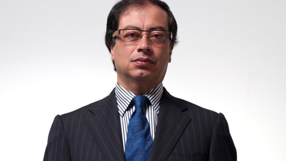 Atacan a tiros caravana de Gustavo Petro, el progresista que lidera las encuestas presidenciales en Colombia