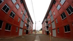 Lucha frontal contra asbesto: Removerán techumbres a 1000 blocks de viviendas sociales